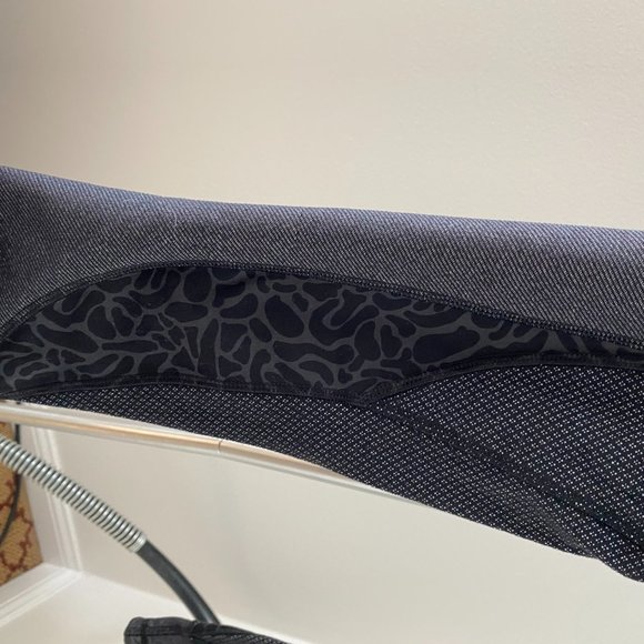 Lululemon Cropped Pattern Leggings, Size 2 - Picture 4 of 4